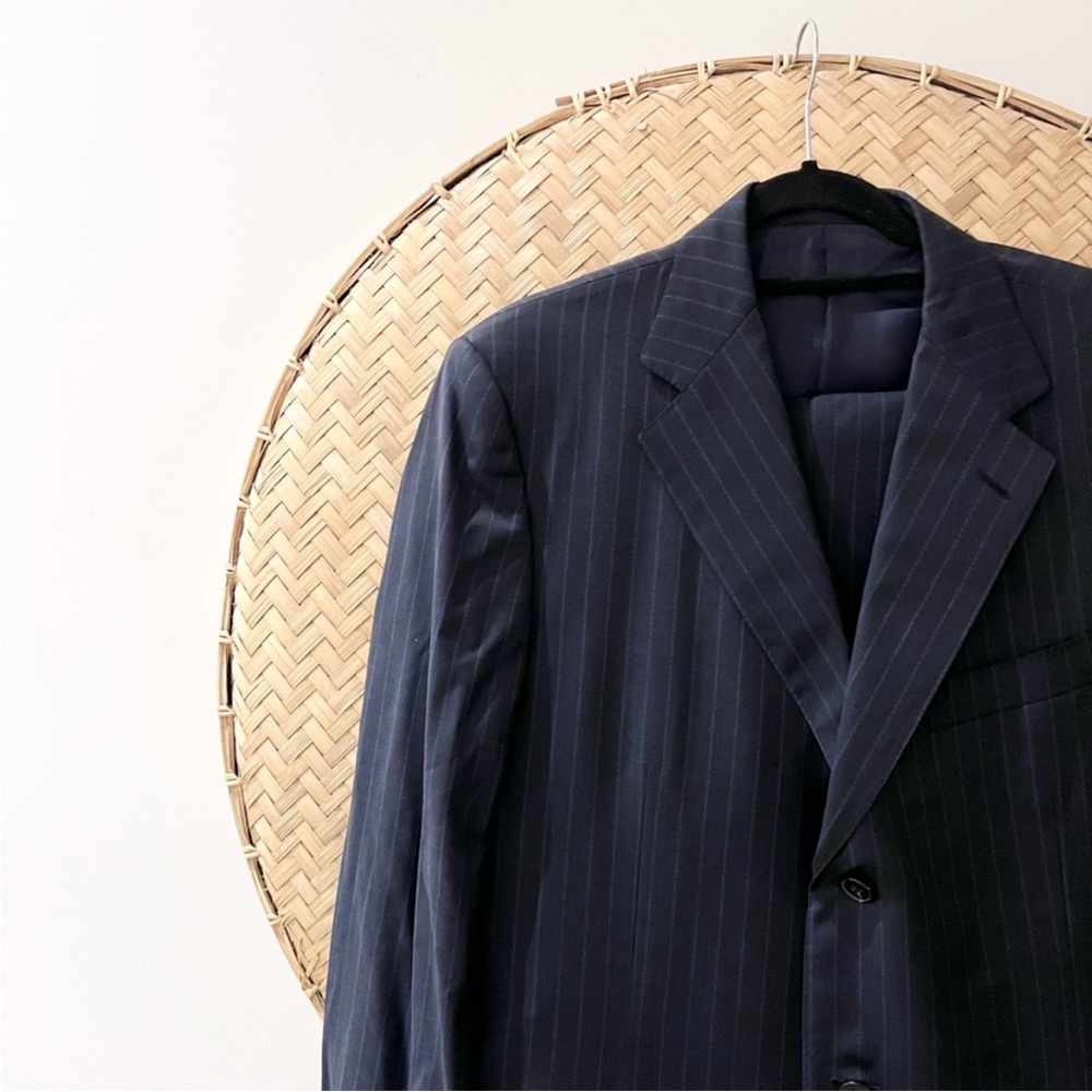 MEN’S ERMENEGILDO NAVY BLUE PINSTRIPED 2 PIECE SUIT - WOOL/SILK - EUC